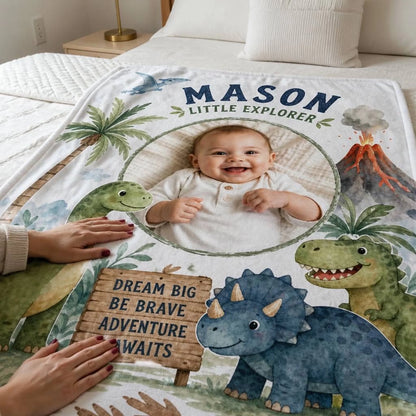 magnific_image-scene-the-blanket-i_u5r8hnEQLD
